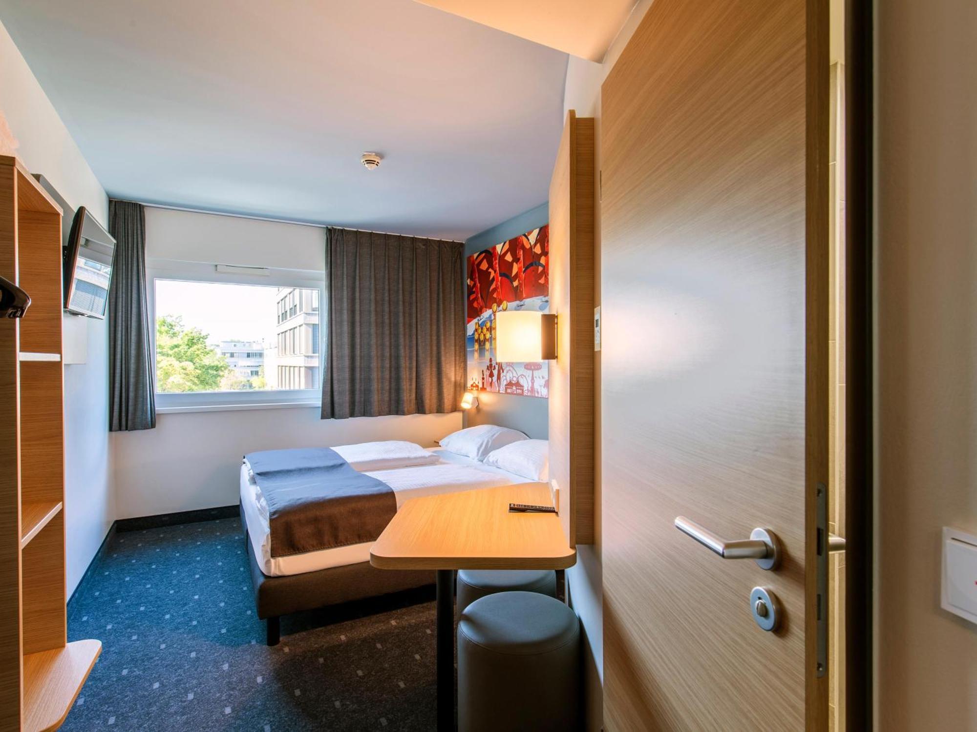City-west Hotel
